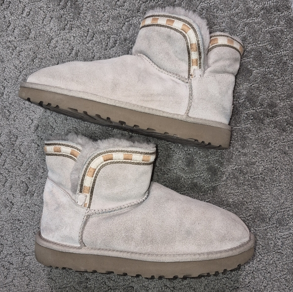 Women’s UGG classic mini boot - Picture 1 of 7